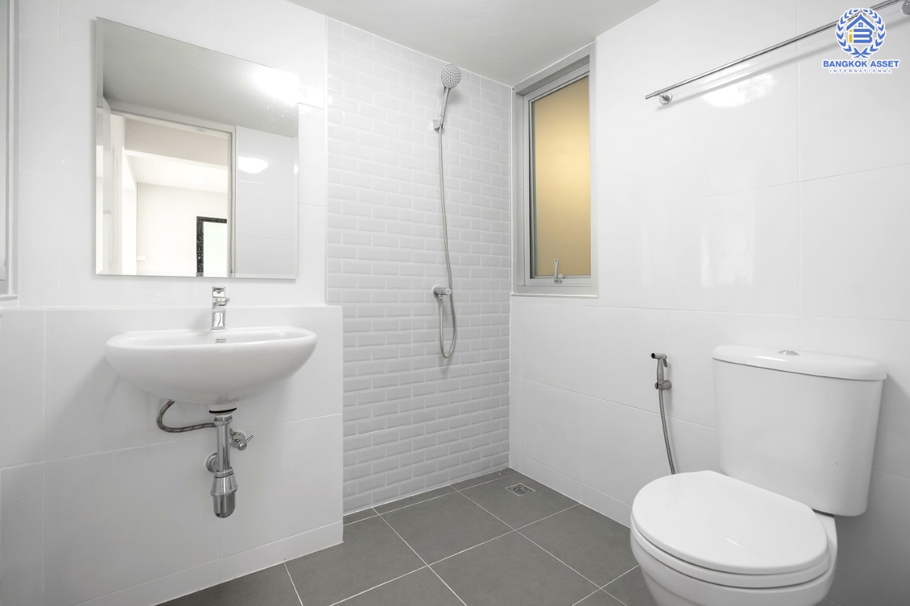 บ้านมือสองตกแต่งใหม่ ม.ศุภาลัยวิลล์ วงแหวน-รัตนาธิเบศร์ เนื้อที่ 54 ตร.ว. ฟังก์ชันจัดเต็ม 4 ห้องนอน 2 ห้องน้ำ 3 ที่จอดรถ ตอบโจทย์ทุกการเข้าอยู่ บนทำเลเดินทางสะดวก ใกล้ ถ.กาญจนาภิเษก เซ็นทรัลเวสต์เกต และรถไฟฟ้า "สถานีคลองบางไผ่